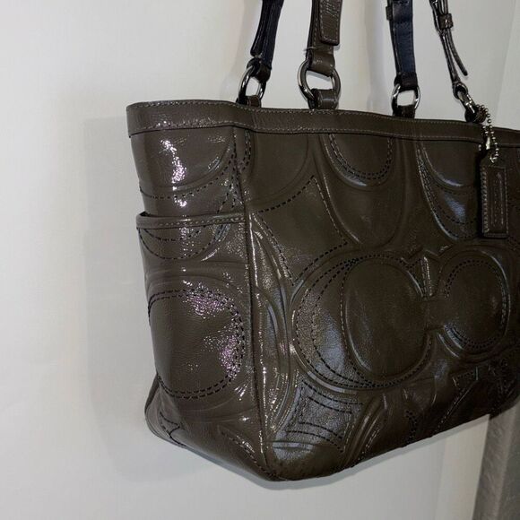 COACH F18326 Signature Gallery Stitch Patent C logo Leather Gray Tote Bag - Picture 3 of 14